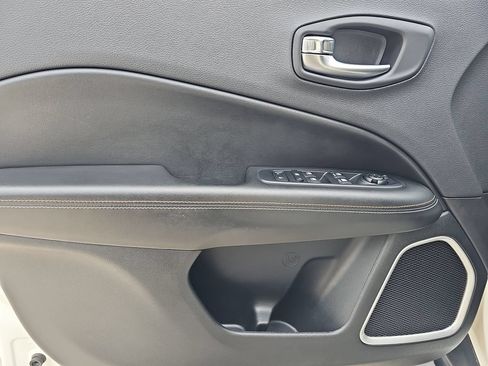 Used 2019 Jeep Compass Latitude w/ Cold Weather Group AWD/4WD image 31