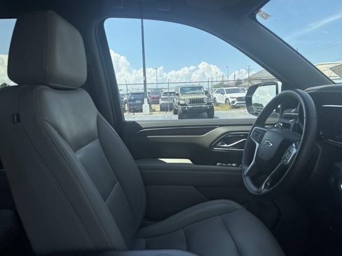 Used 2022 Chevrolet Tahoe Z71 w/ Luxury Package AWD/4WD image 10