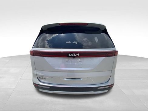 Used 2022 Kia Carnival LX FWD image 8