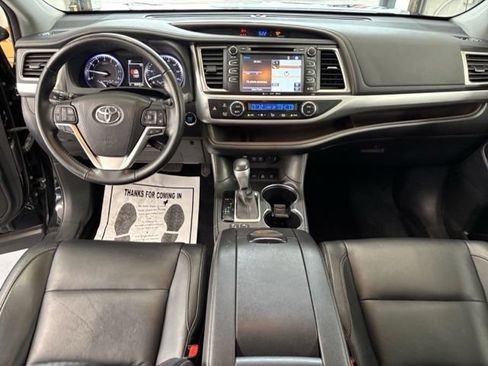 Used 2018 Toyota Highlander XLE AWD/4WD image 12