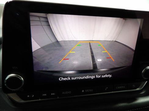 Used 2022 Nissan Rogue S FWD image 16