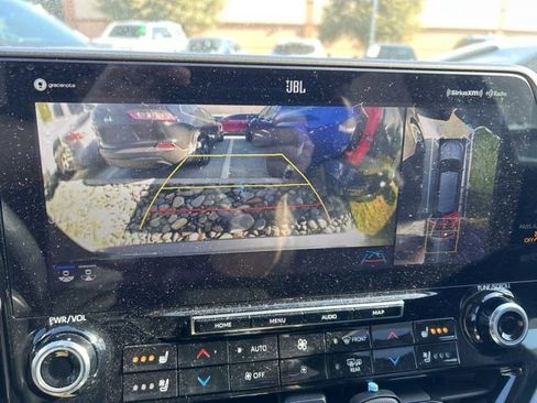 Used 2021 Toyota Highlander Limited image 15