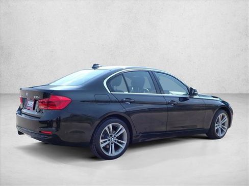 Used 2018 BMW 330i xDrive Sedan AWD/4WD image 4