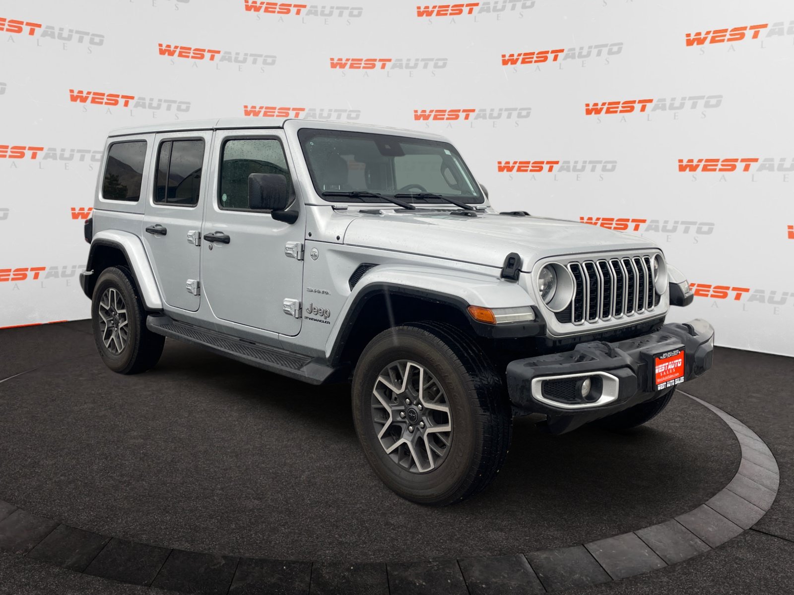 Used 2024 Jeep Wrangler Unlimited Sahara AWD/4WD image 7
