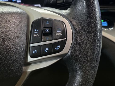 Used 2021 Ford Explorer XLT image 32