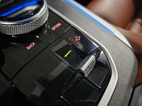 Used 2022 BMW X5 xDrive45e w/ M Sport Package image 28