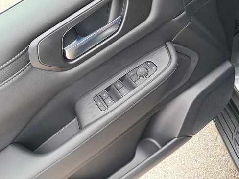 New 2025 Nissan Armada SV image 12