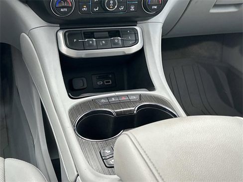 Used 2022 GMC Acadia SLT w/ Technology Package image 17