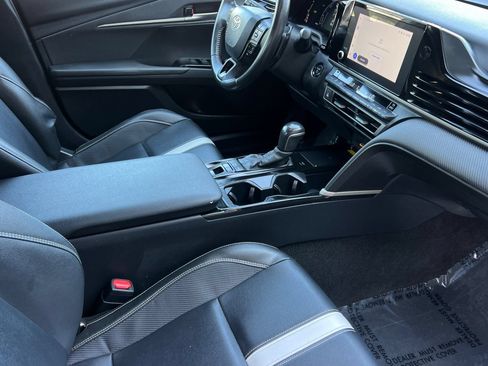 Used 2025 Toyota Camry SE FWD image 19