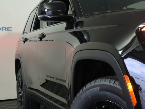 New 2025 Jeep Grand Cherokee L Altitude image 3