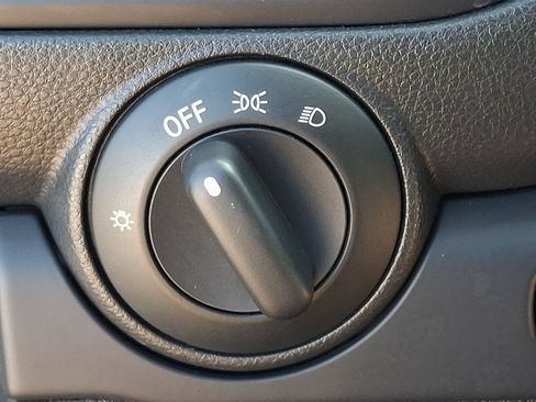 Used 2017 Nissan Titan S AWD/4WD image 24