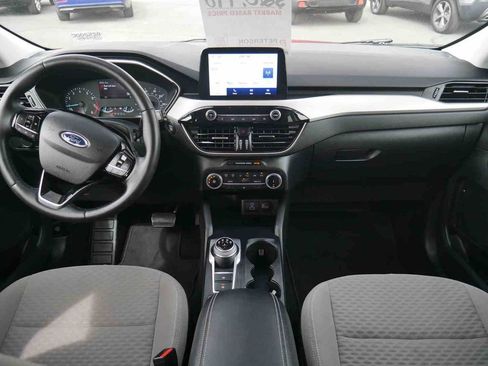 Used 2022 Ford Escape SE w/ SE Sport Appearance Package image 5