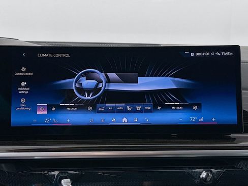 Used 2025 BMW X5 xDrive50e image 16