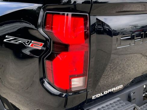 Used 2024 Chevrolet Colorado ZR2 w/ Safety Package AWD/4WD image 25