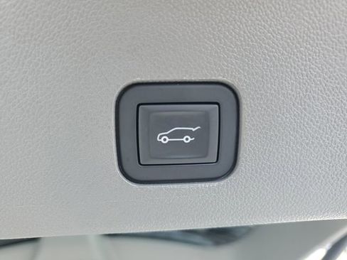 Used 2025 Cadillac XT6 Premium Luxury AWD/4WD image 12