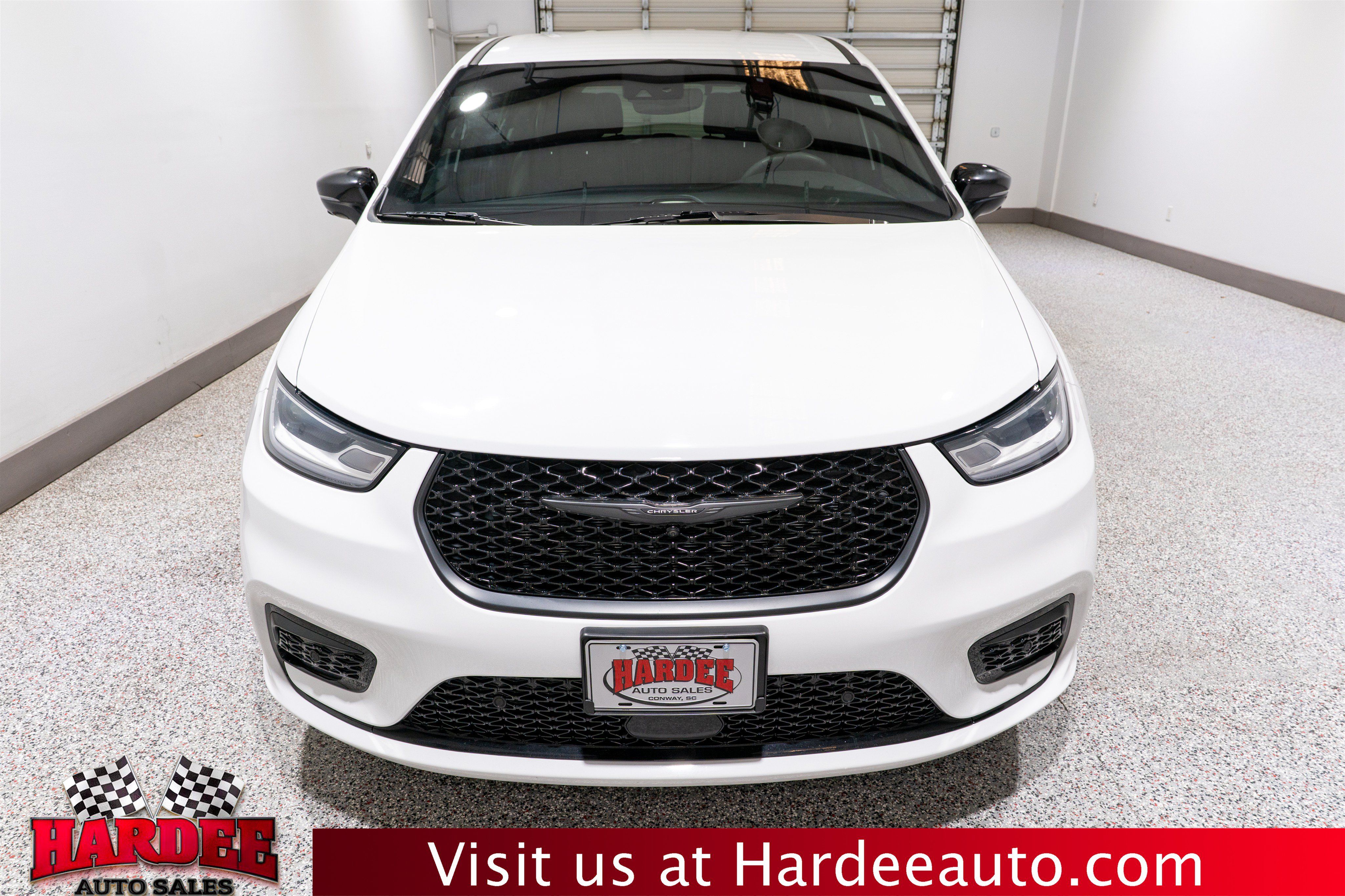 Used 2024 Chrysler Pacifica Limited FWD image 7