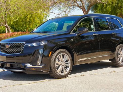 Certified 2025 Cadillac XT6 Premium Luxury w/ Technology Package image 3