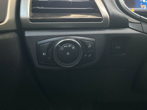 Used 2016 Ford Fusion SE w/ Equipment Group 202A image 25