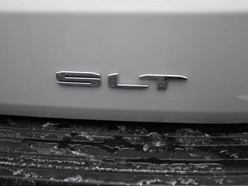 Used 2022 GMC Yukon SLT w/ SLT Premium Package image 19