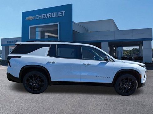 New 2026 Chevrolet Traverse RS w/ LPO, Floor Liner Package image 3