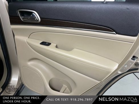 Used 2014 Jeep Grand Cherokee Limited w/ Luxury Group II image 41