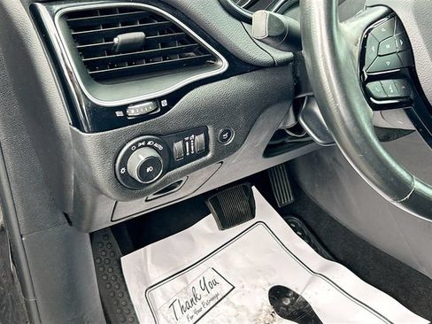 Used 2019 Jeep Cherokee Latitude Plus FWD image 7