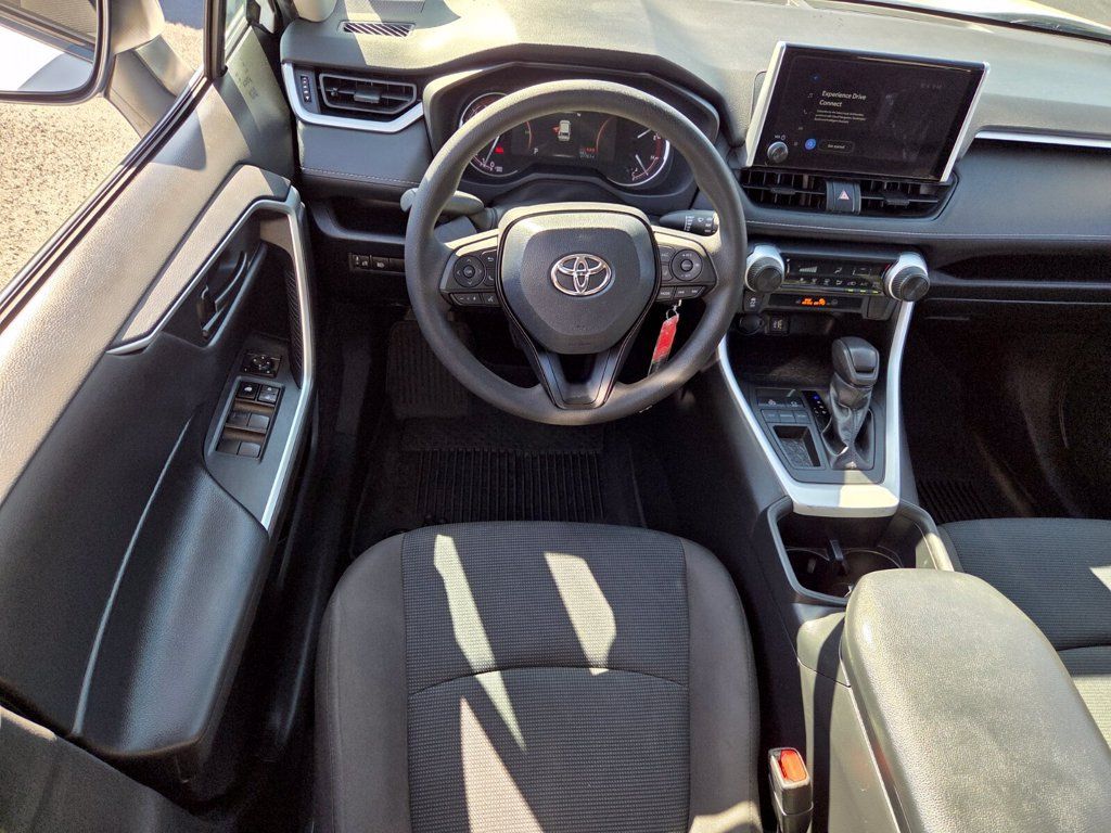 Used 2023 Toyota RAV4 LE FWD image 7