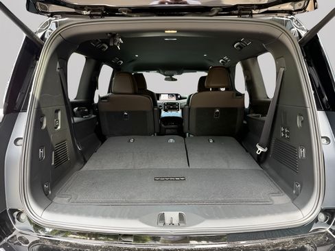 Used 2025 Nissan Armada SL w/ Captain's Chari Seat Package RWD image 33