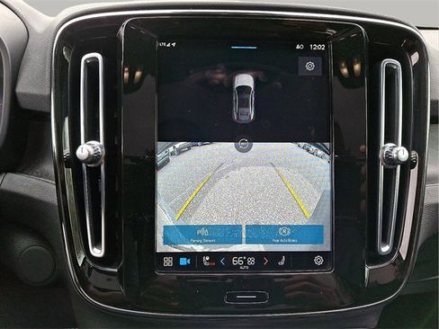 Certified 2023 Volvo C40 P8 Recharge Ultimate w/ Protection Package Premier image 19