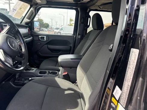 Used 2022 Jeep Gladiator Sport AWD/4WD image 9