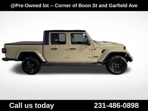 Used 2022 Jeep Gladiator Sport AWD/4WD image 6