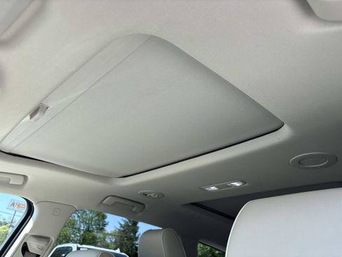 Used 2023 Buick Enclave Avenir w/ Avenir Technology Package image 17