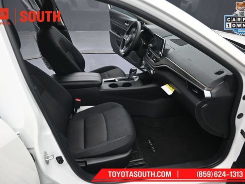 Used 2025 Nissan Altima 2.5 SV FWD image 28