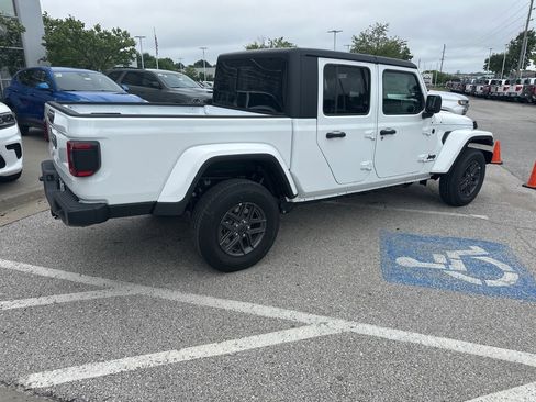 New 2025 Jeep Gladiator Sport image 31