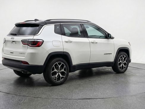Used 2025 Jeep Compass Limited image 9