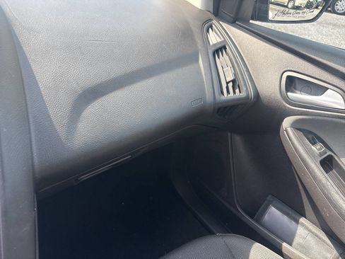 Used 2014 Ford Focus SE FWD image 15