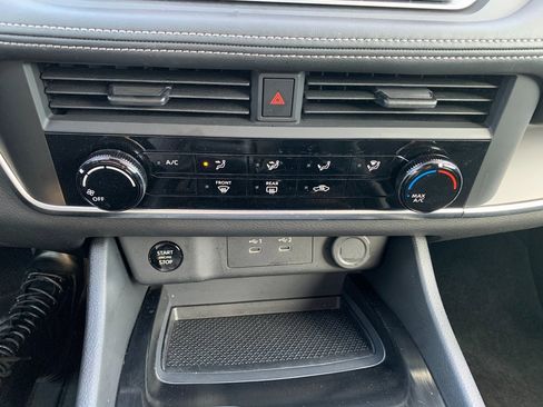 Used 2025 Nissan Rogue S image 17