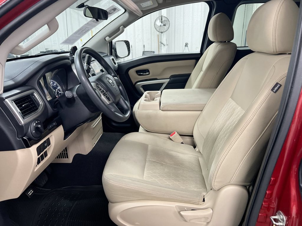 Used 2017 Nissan Titan SV RWD image 17