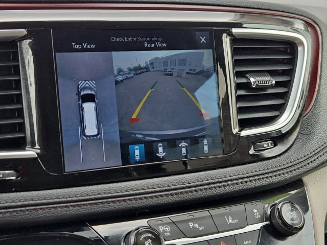 Used 2017 Chrysler Pacifica Limited w/ Advanced Safetytec Group FWD image 22