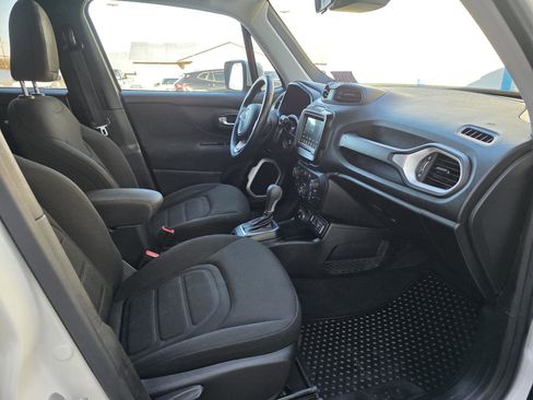 Used 2019 Jeep Renegade Latitude w/ Cold Weather Group image 20