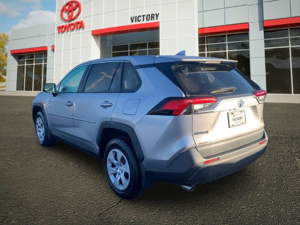 Used 2024 Toyota RAV4 LE AWD/4WD image 5