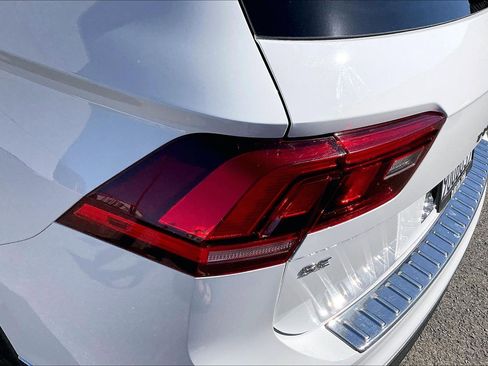 Certified 2024 Volkswagen Tiguan SE image 28