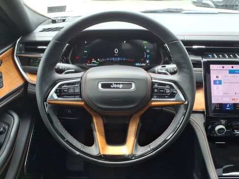 Used 2025 Jeep Grand Cherokee Summit AWD/4WD image 12