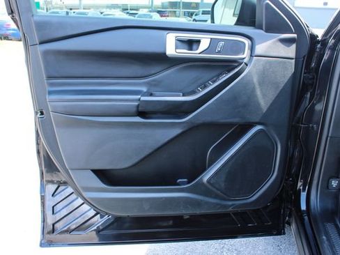 Used 2020 Ford Explorer XLT w/ Equipment Group 202A image 10