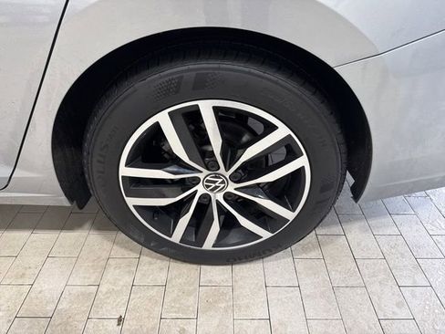 Certified 2025 Volkswagen Jetta SE image 29