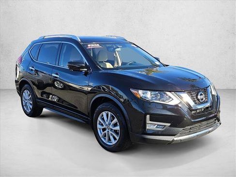Used 2017 Nissan Rogue SV w/ SV Premium Package image 3