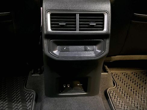 Used 2024 Volkswagen Atlas Cross Sport SEL R-Line image 33