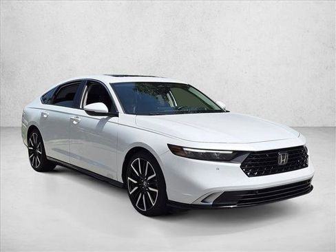 Used 2024 Honda Accord Touring image 3
