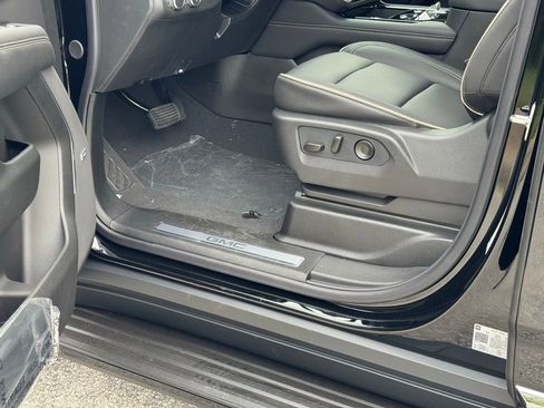 New 2026 GMC Yukon Elevation image 18