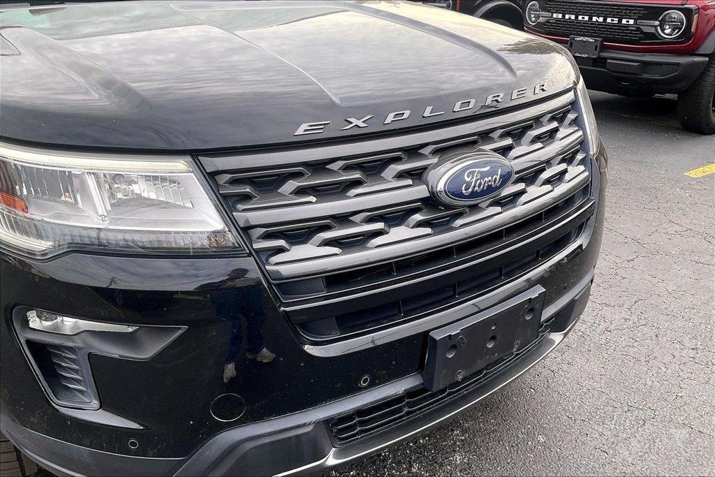 Used 2018 Ford Explorer XLT w/ Equipment Group 202A AWD/4WD image 31